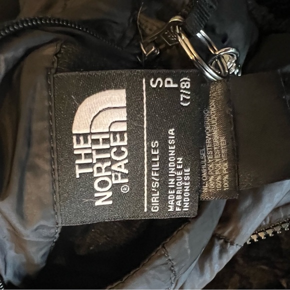 The North Face Black Puffer Jacket with Quilted Design - Picture 6 of 6